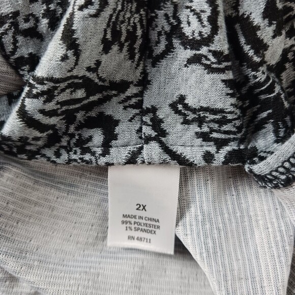 Ophelia Roe 2X Gray Black Floral Pullover Top - Picture 5 of 6